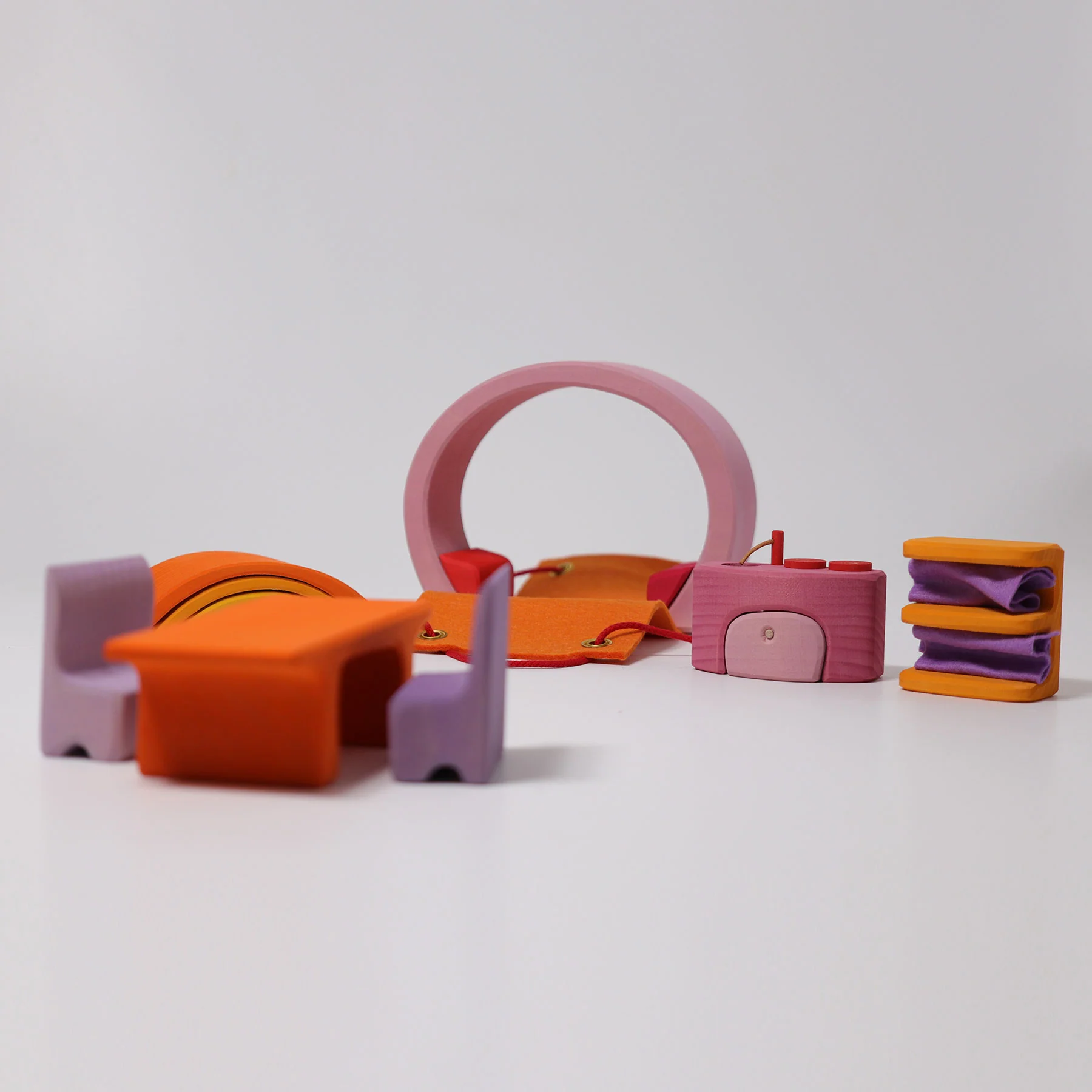 Rosa-Orangenes Bauhaus - Image 14